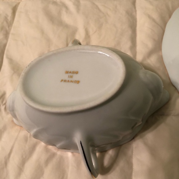 Gravy bowl and under plate - Picture 3 of 8